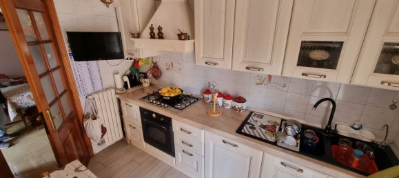 3-salle Appartement à Pomezia, Italy No. 256944 8