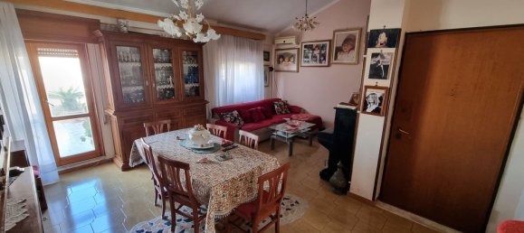 3-salle Appartement à Pomezia, Italy No. 256944 6