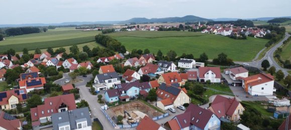 Таунхаус с 4 комнатами в Neustadt an der Waldnaab, Германия № 282168 4