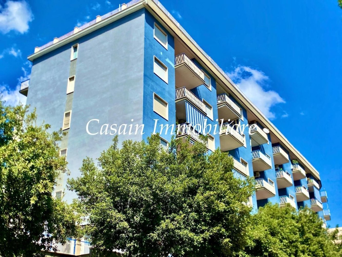 Apartamento de 4 dormitorios en Foggia, Italy No. 358650