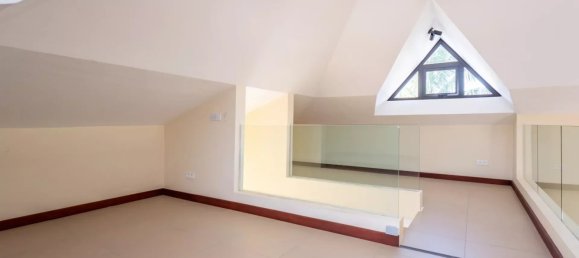 5 bedrooms Villa in Grande Riviere Noire, Mauritius No. 46 18