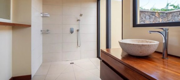 Villa de 5 dormitorios en Grande Riviere Noire, Mauritius No. 46 9