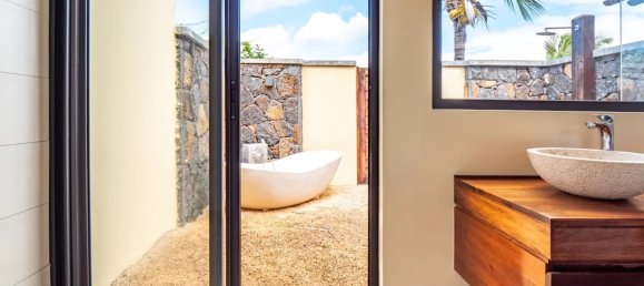 5 bedrooms Villa in Grande Riviere Noire, Mauritius No. 46 10