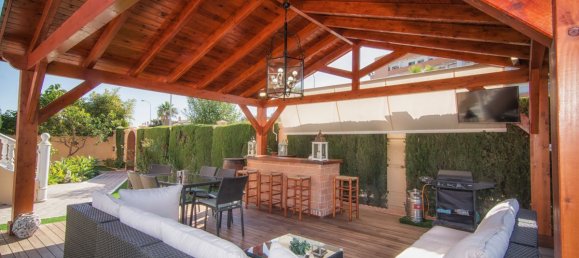 Villa de 4 dormitorios en Torremolinos, Spain No. 137718 2