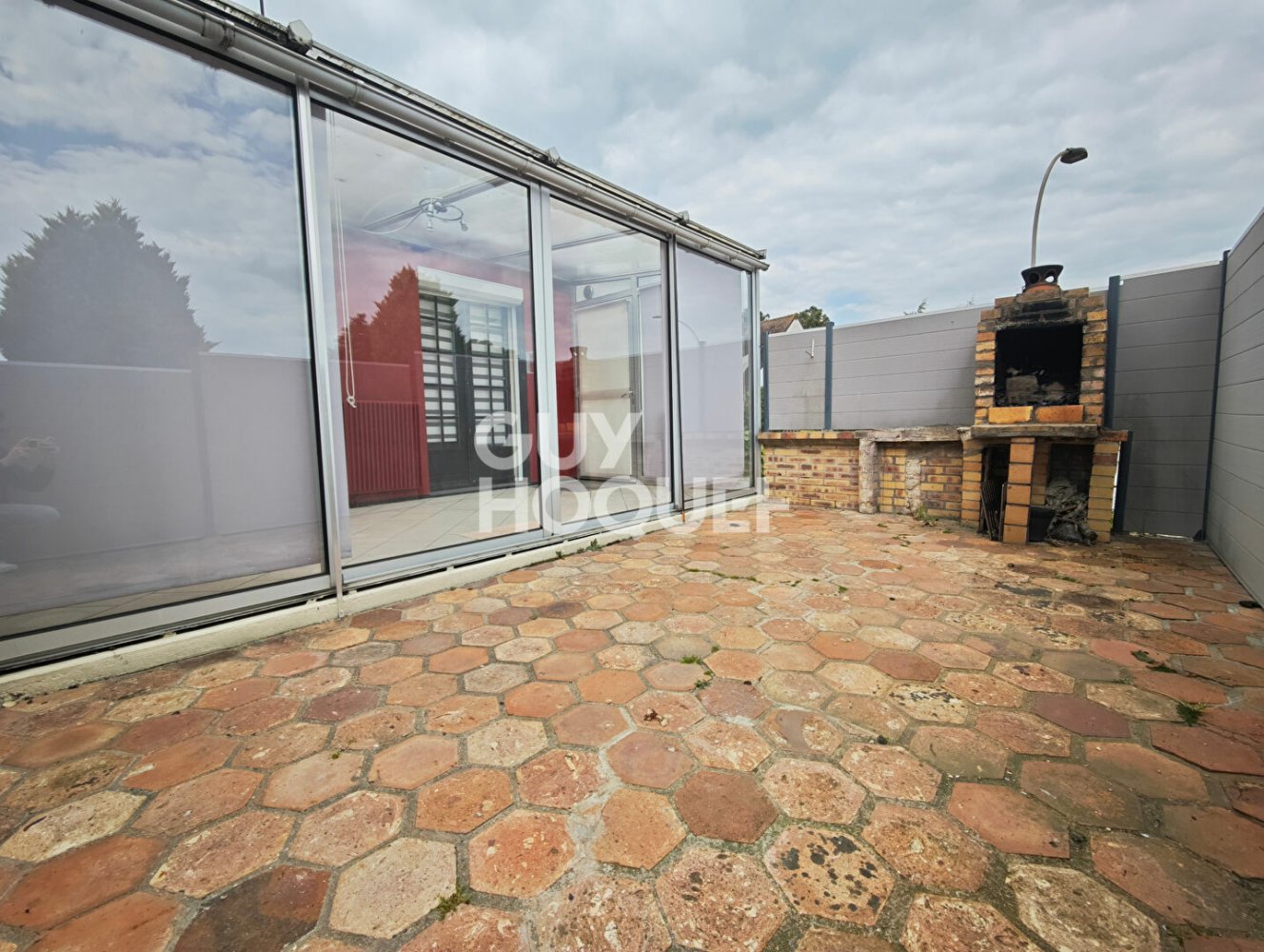 Casa de 3 dormitorios en Leves, France No. 52015