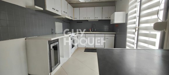 Casa de 3 dormitorios en Leves, France No. 52015 6