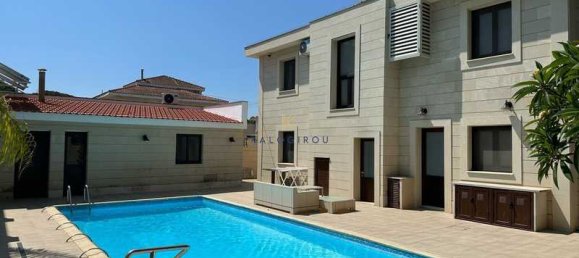 Propiedad comercial de 5 dormitorios en Larnaca, Cyprus No. 20732 2