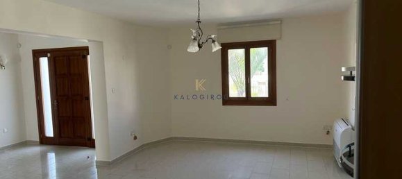 Propiedad comercial de 5 dormitorios en Larnaca, Cyprus No. 20732 3