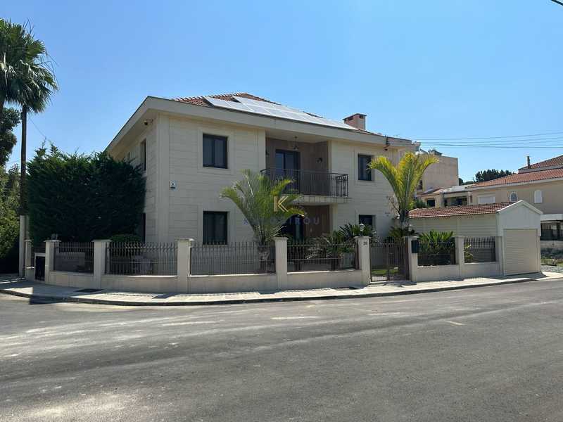 Propiedad comercial de 5 dormitorios en Larnaca, Cyprus No. 20732