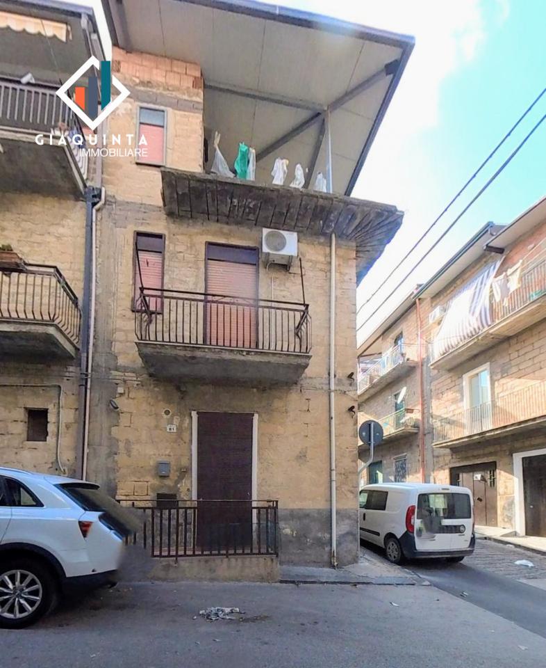 4 rooms House in Palagonia, Italy No. 232413