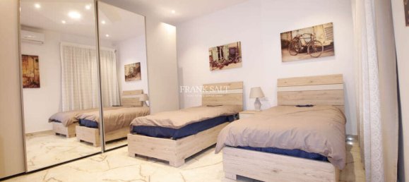 3 bedrooms Penthouse in Attard, Malta No. 11208 9