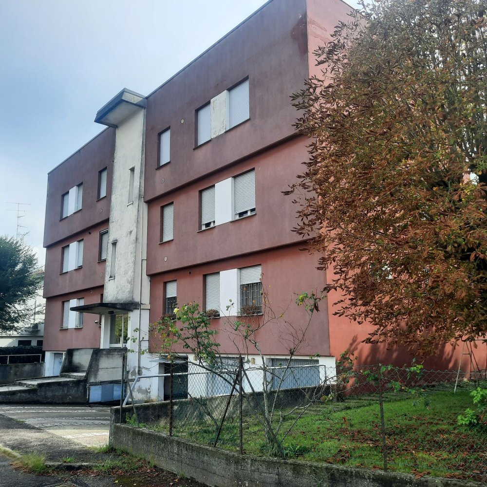 Apartamento de 5 dormitorios en Campagnola Emilia, Italy No. 397529