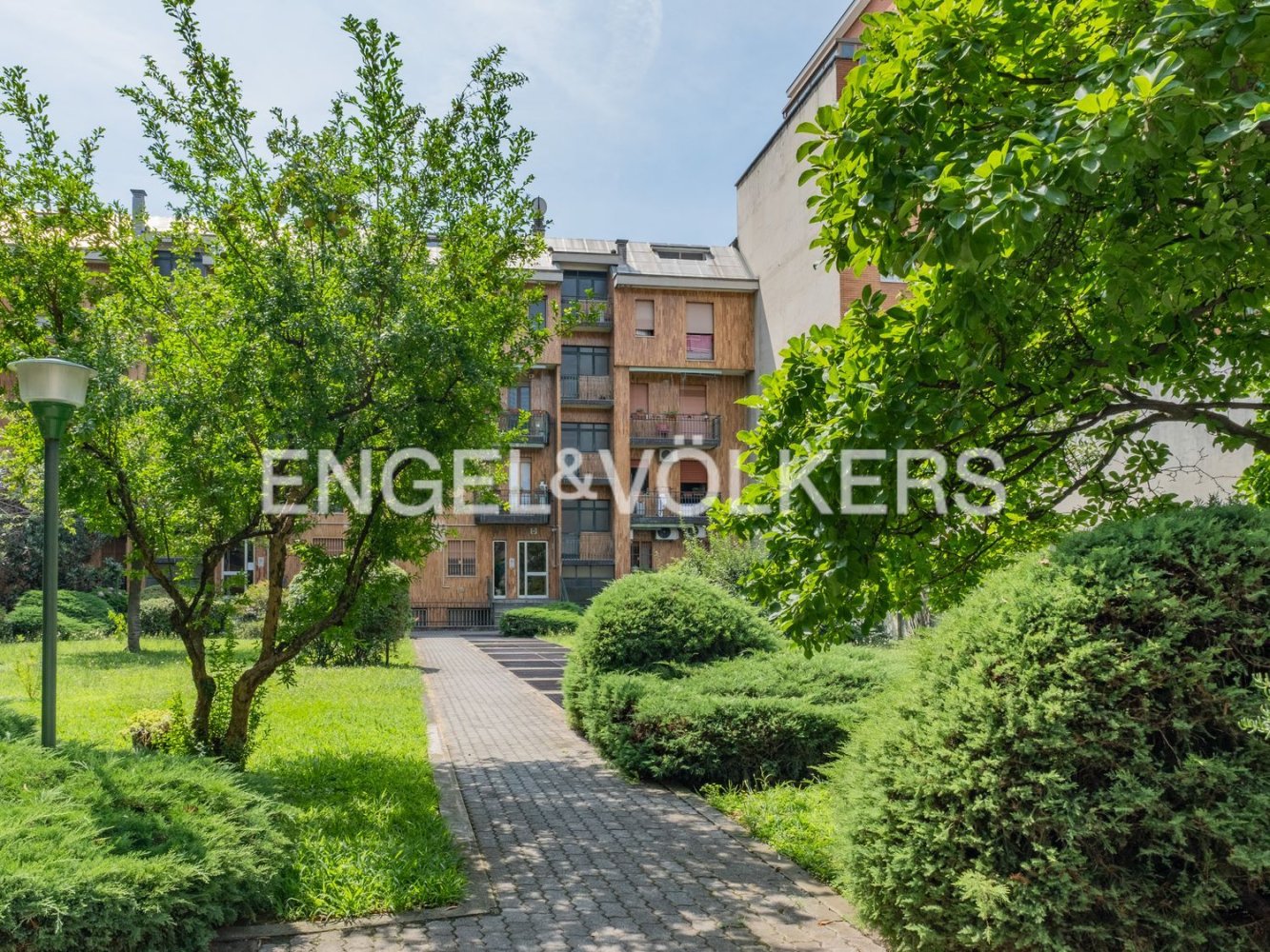 3 rooms Apartment in Milan, Italy No. 287585