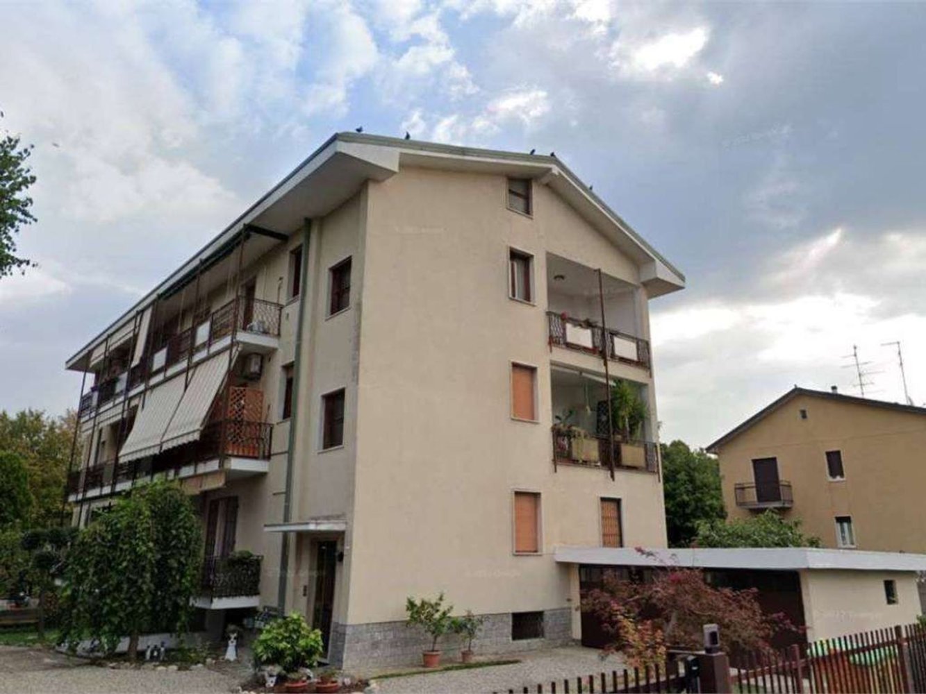 3 bedrooms Apartment in Saronno, Italy No. 64300