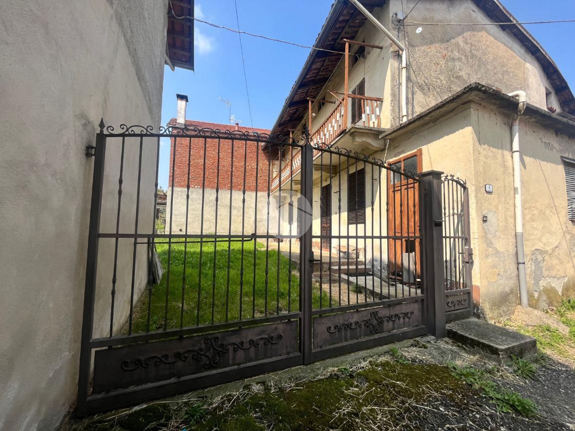 7 rooms House in Benna, Italy No. 6536