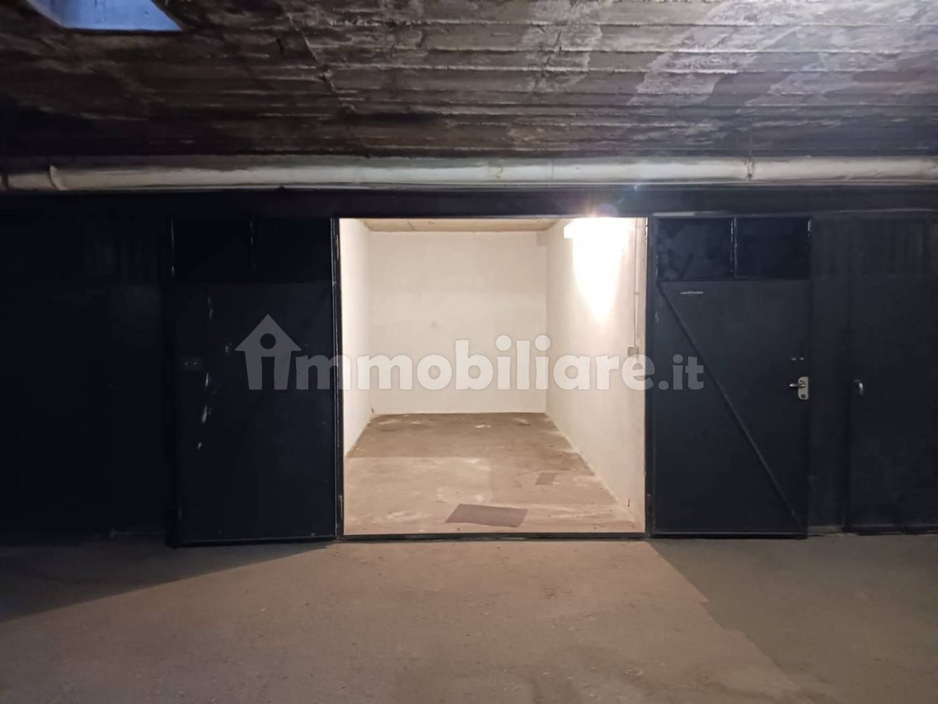 Garage à Pavia, Italy 13m² No. 152756