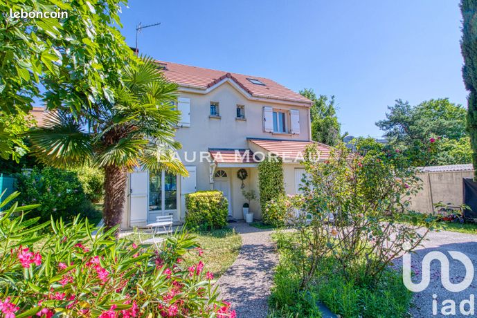 6 bedrooms House in Val-d'Oise, France No. 307576