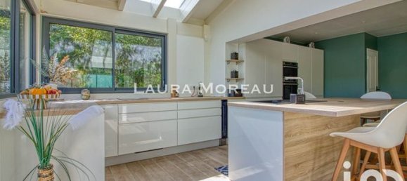 6 bedrooms House in Val-d'Oise, France No. 307576 11