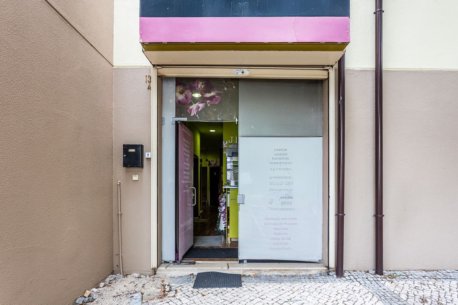 Gewerbliche Immobilie in Lisbon, Portugal 65m², Nr. 217124