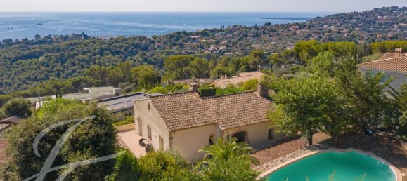4 bedrooms Villa in Vallauris, France No. 195129 12