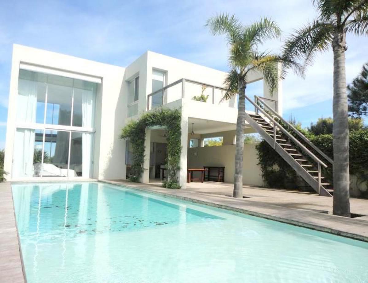 4 bedrooms House in Maldonado, Uruguay No. 1454