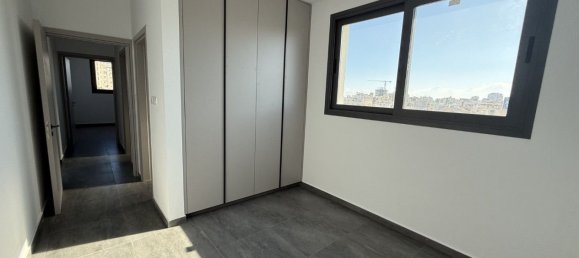 2 bedrooms Apartment in Larnaca, Cyprus No. 5175 9