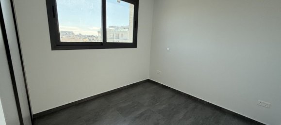 2 bedrooms Apartment in Larnaca, Cyprus No. 5175 10