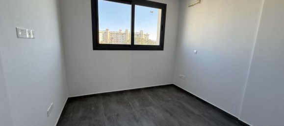 2 bedrooms Apartment in Larnaca, Cyprus No. 5175 6