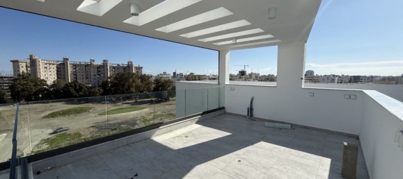 2 bedrooms Apartment in Larnaca, Cyprus No. 5175 3