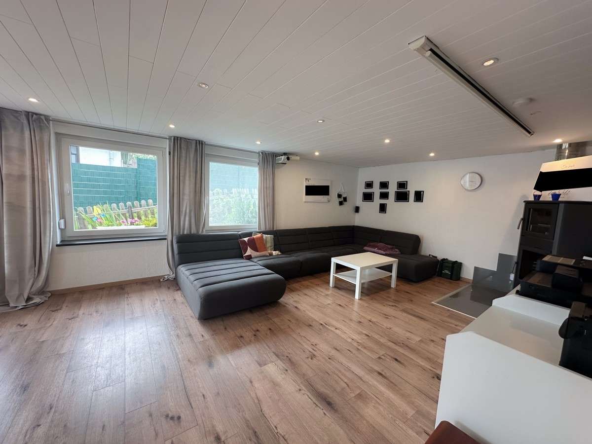 Дом с 9 комнатами в Рейн-Зиг, Германия № 207571