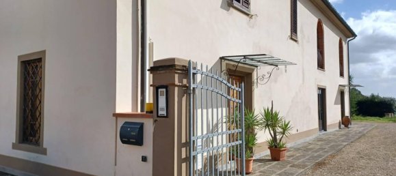 9 rooms House in Agliana, Italy No. 129142 2