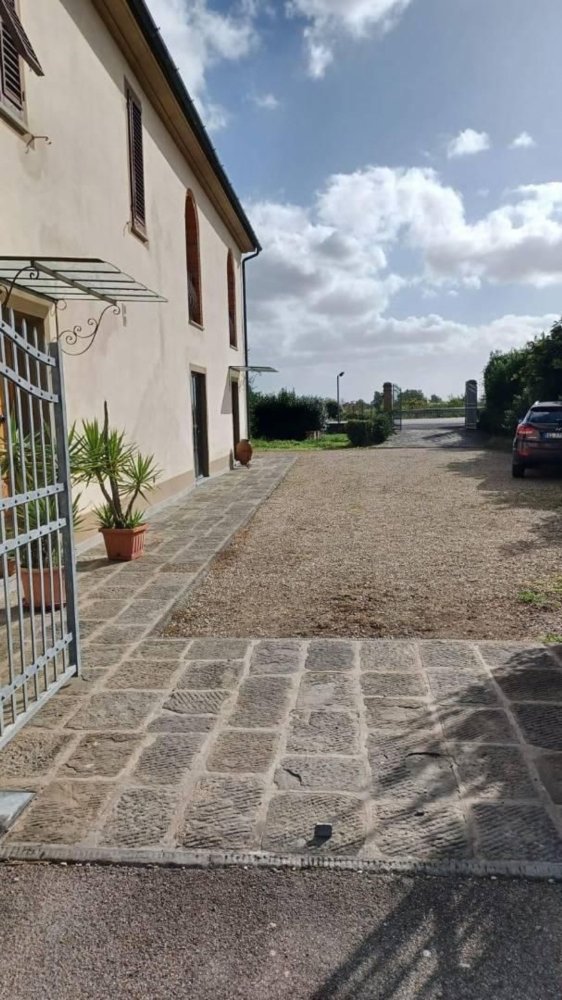 9 rooms House in Agliana, Italy No. 129142