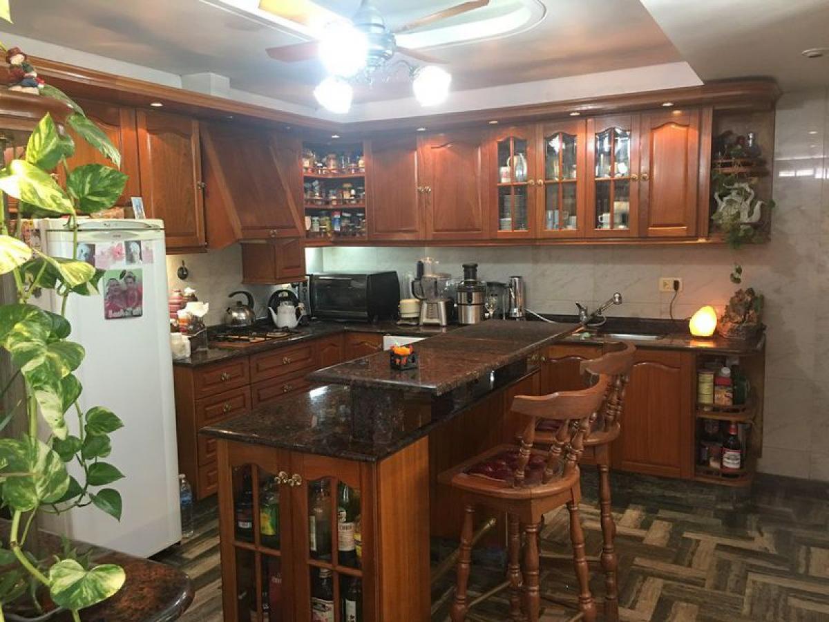 5 bedrooms House in Buenos Aires, Argentina No. 90813