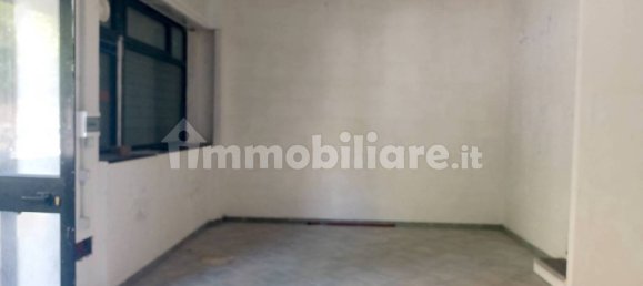 1-salle Propriété commerciale à Rome, Italy No. 50120 13