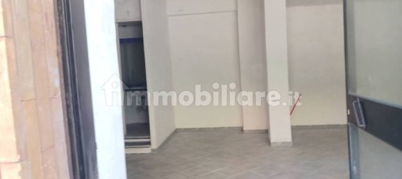 1-salle Propriété commerciale à Rome, Italy No. 50120 14