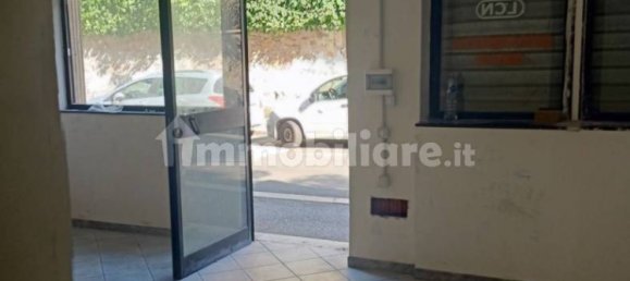 1-salle Propriété commerciale à Rome, Italy No. 50120 8