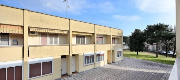 Дом с 4 комнатами в Виджевано, Италия № 25723 11