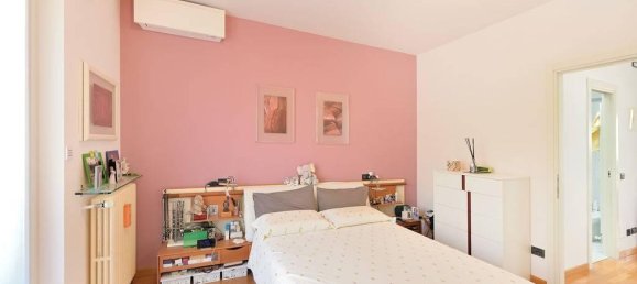 Дом с 4 комнатами в Виджевано, Италия № 25723 5