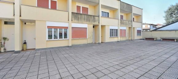 Дом с 4 комнатами в Виджевано, Италия № 25723 12