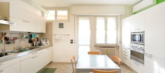 Дом с 4 комнатами в Виджевано, Италия № 25723 14