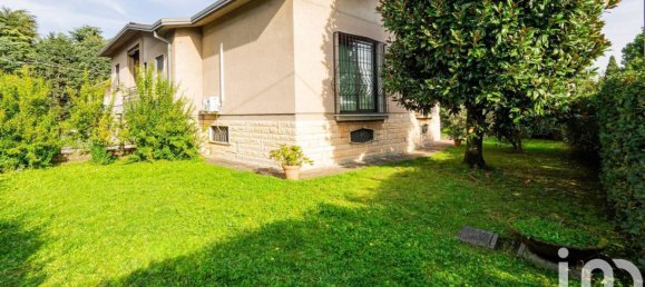 4 chambres Villa à Veduggio con Colzano, Italy No. 194776 2