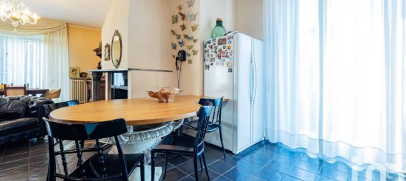 4 chambres Villa à Veduggio con Colzano, Italy No. 194776 8