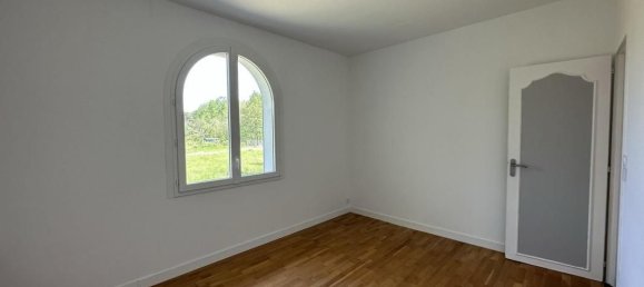 Casa de 3 dormitorios en Chateauneuf-sur-Loire, France No. 60389 8