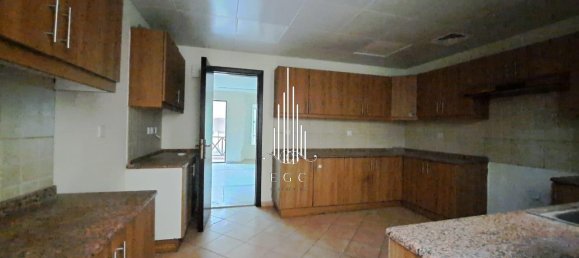 4 bedrooms Villa in Sas Al Nakheel, UAE No. 39964 11