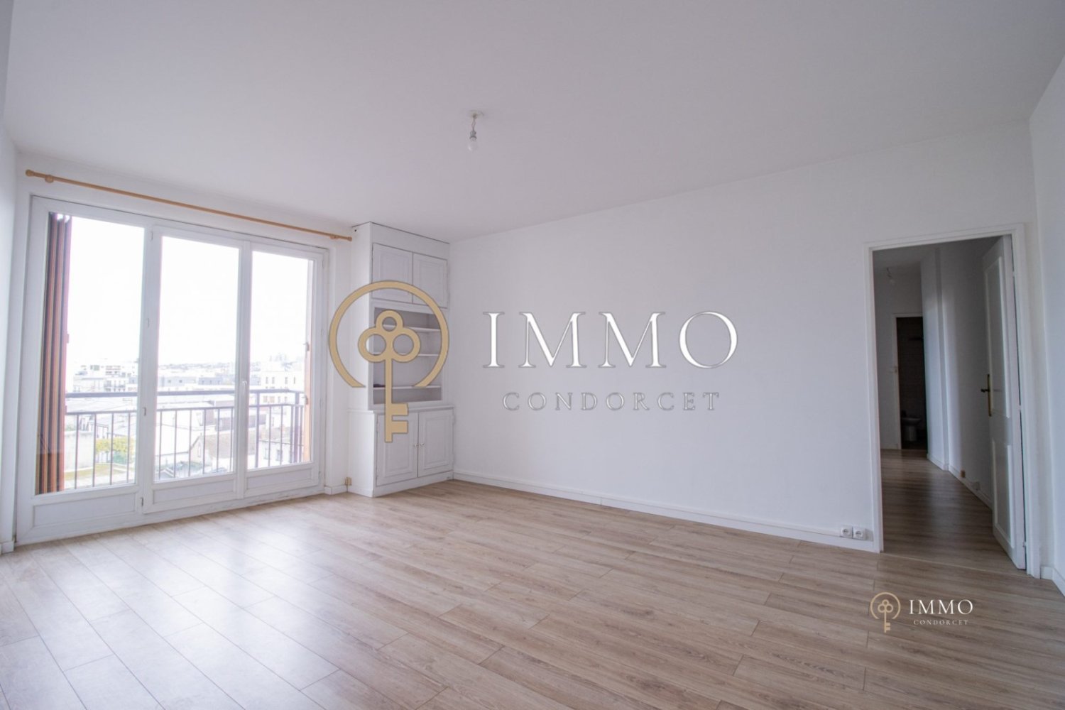 Квартира с 3 спальнями в Бур-ля-Рен, Франция № 168359