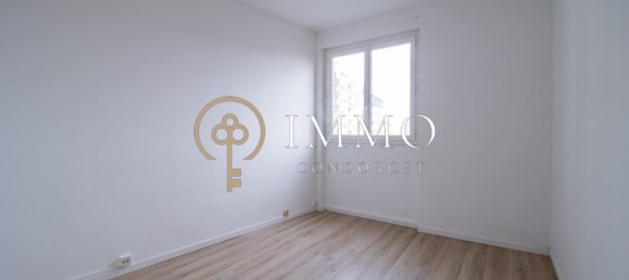 Квартира с 3 спальнями в Бур-ля-Рен, Франция № 168359 3