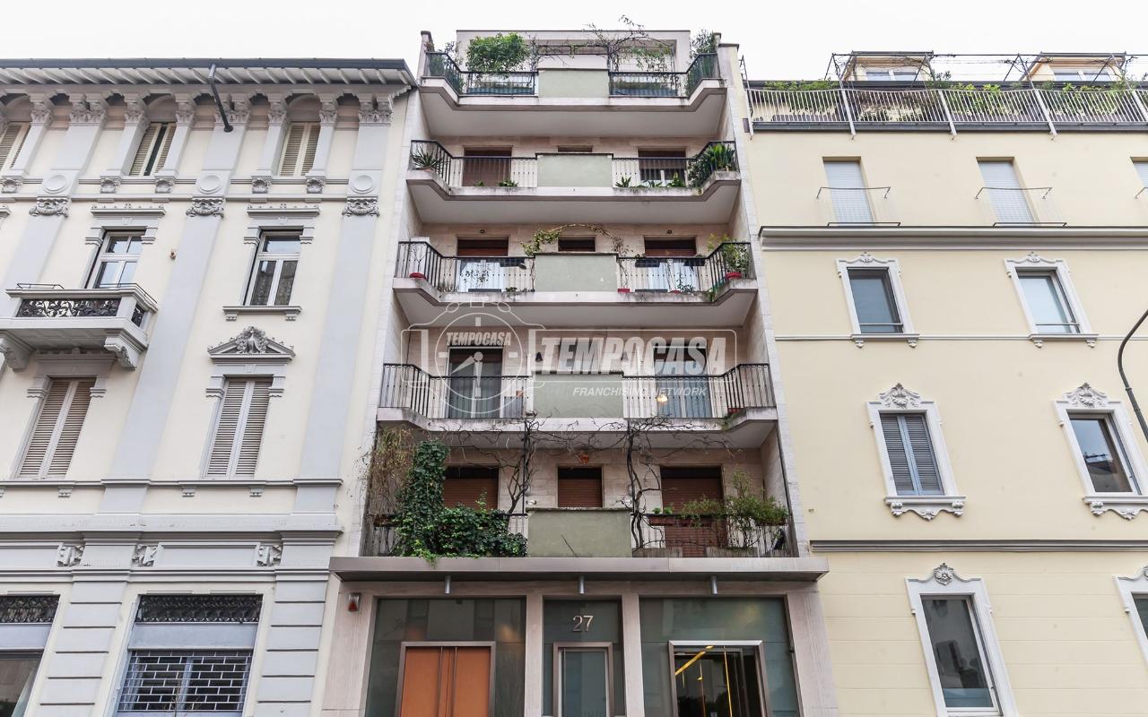 3-salle Appartement à Milan, Italy No. 250711