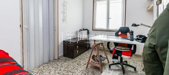 3-salle Appartement à Milan, Italy No. 250711 12