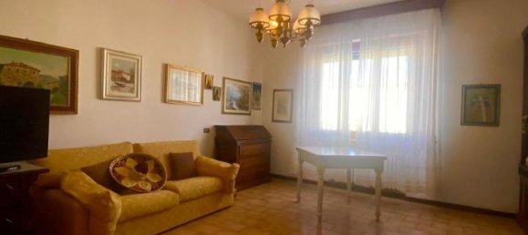 5 rooms Apartment in Montespertoli, Italy No. 3070 2