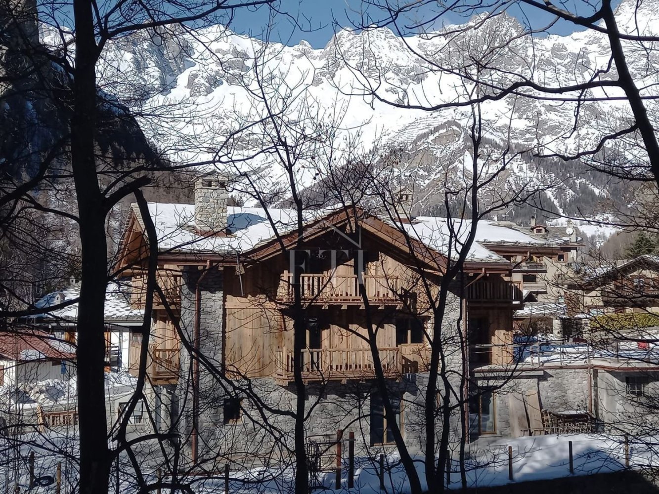 Дуплекс с 6 комнатами в Курмайёр, Италия № 119002